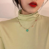 Gargantilla de cadena dorada con colgante de sonrisa y corazón